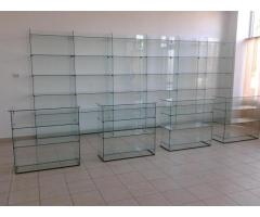 Rafturi sticla, tejghele,tonete,vitrine,mobilier magazin Romania